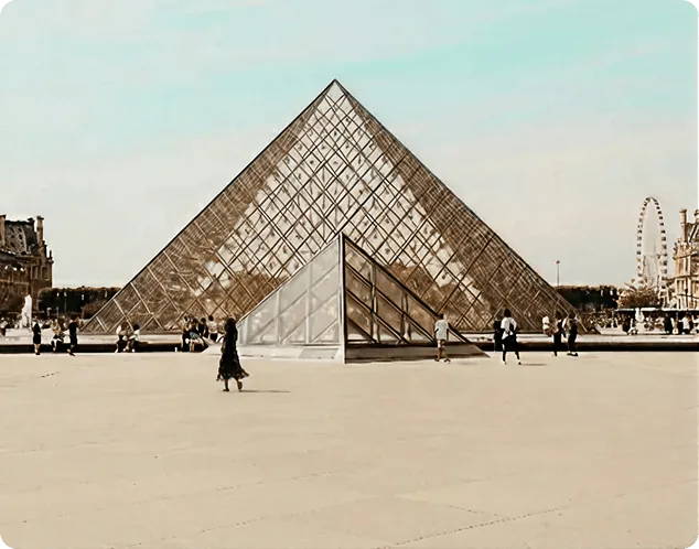Piramida Louvre di Paris, simbol akar Prancis Premier